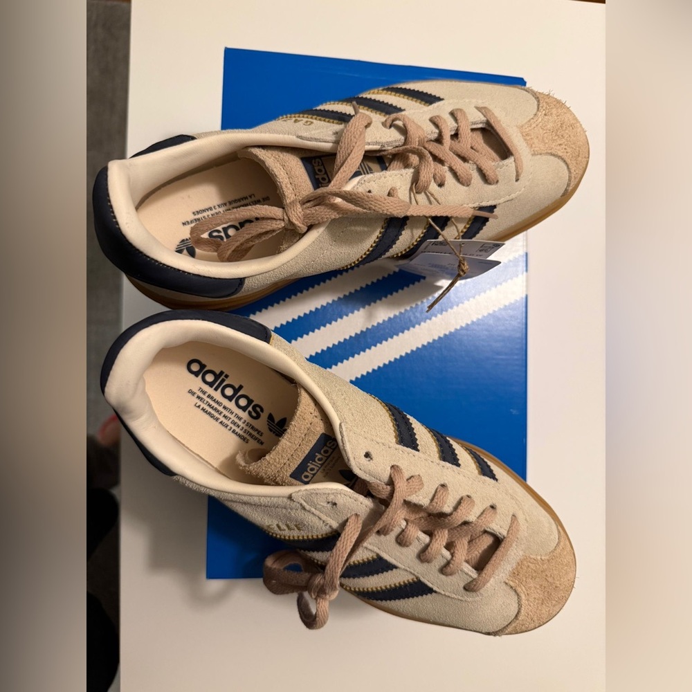 Adidas women Sneakers size 7.5 New in Box